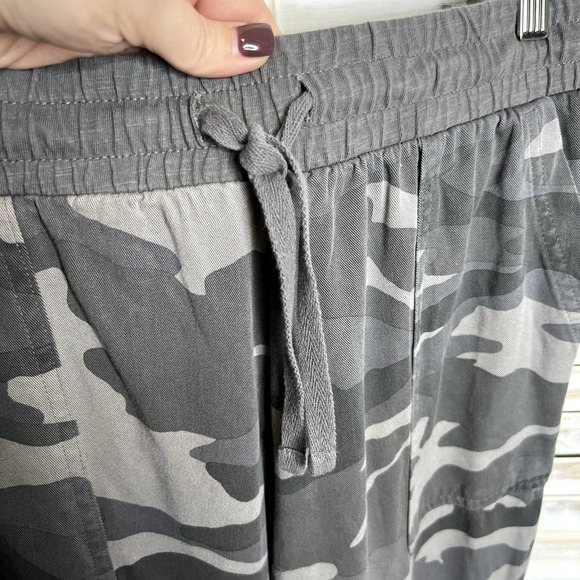 SPLENDID Women's Camo Camouflage Loose Fit Jogger Pants Drawstring Waist Gray S - Picture 7 of 12